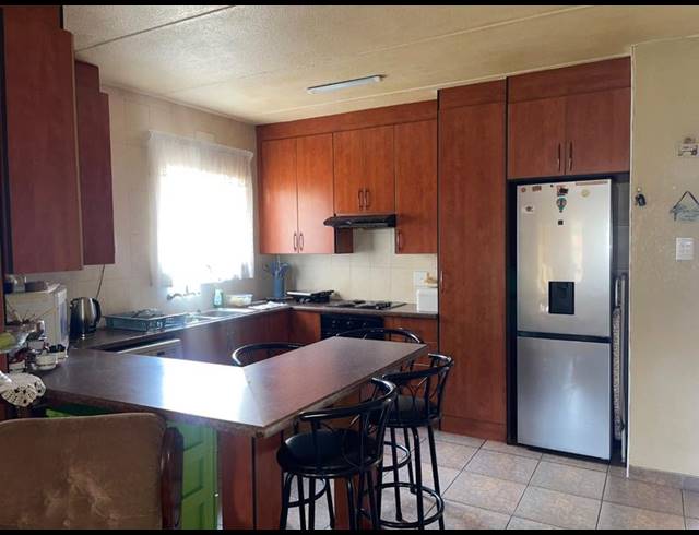 2 BEDROOM APARTMENT FOR SALE IN VANDERBIJLPARK SE 2